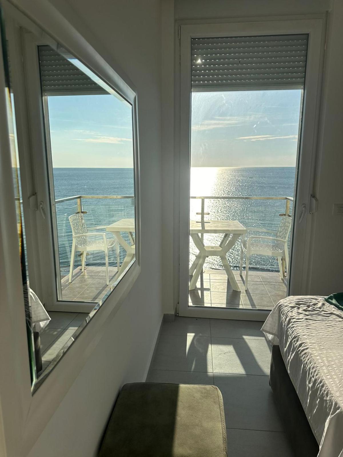 Deluxe Apartments With Balcony Shengjin Bagian luar foto