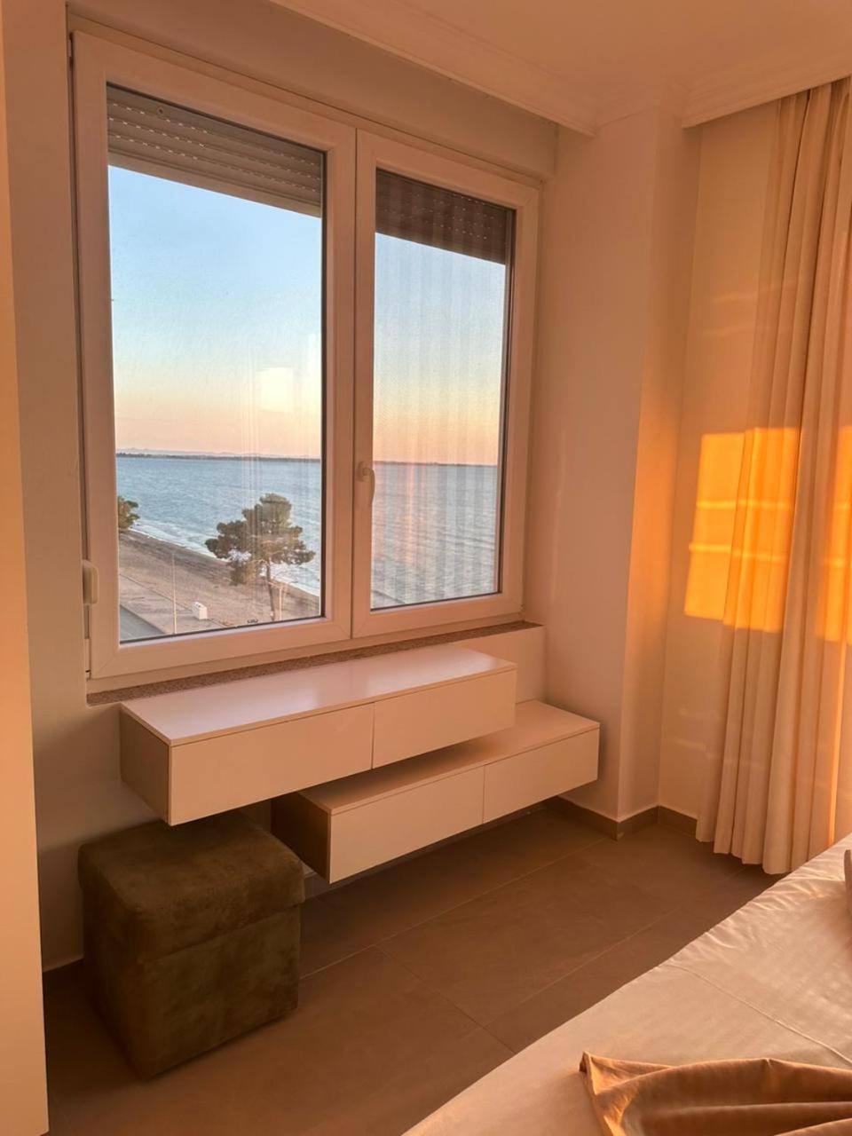 Deluxe Apartments With Balcony Shengjin Bagian luar foto