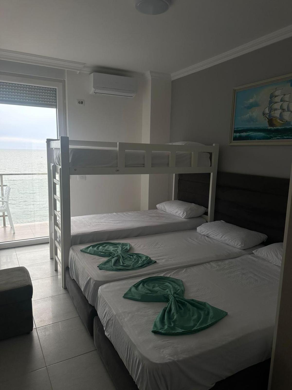 Deluxe Apartments With Balcony Shengjin Bagian luar foto