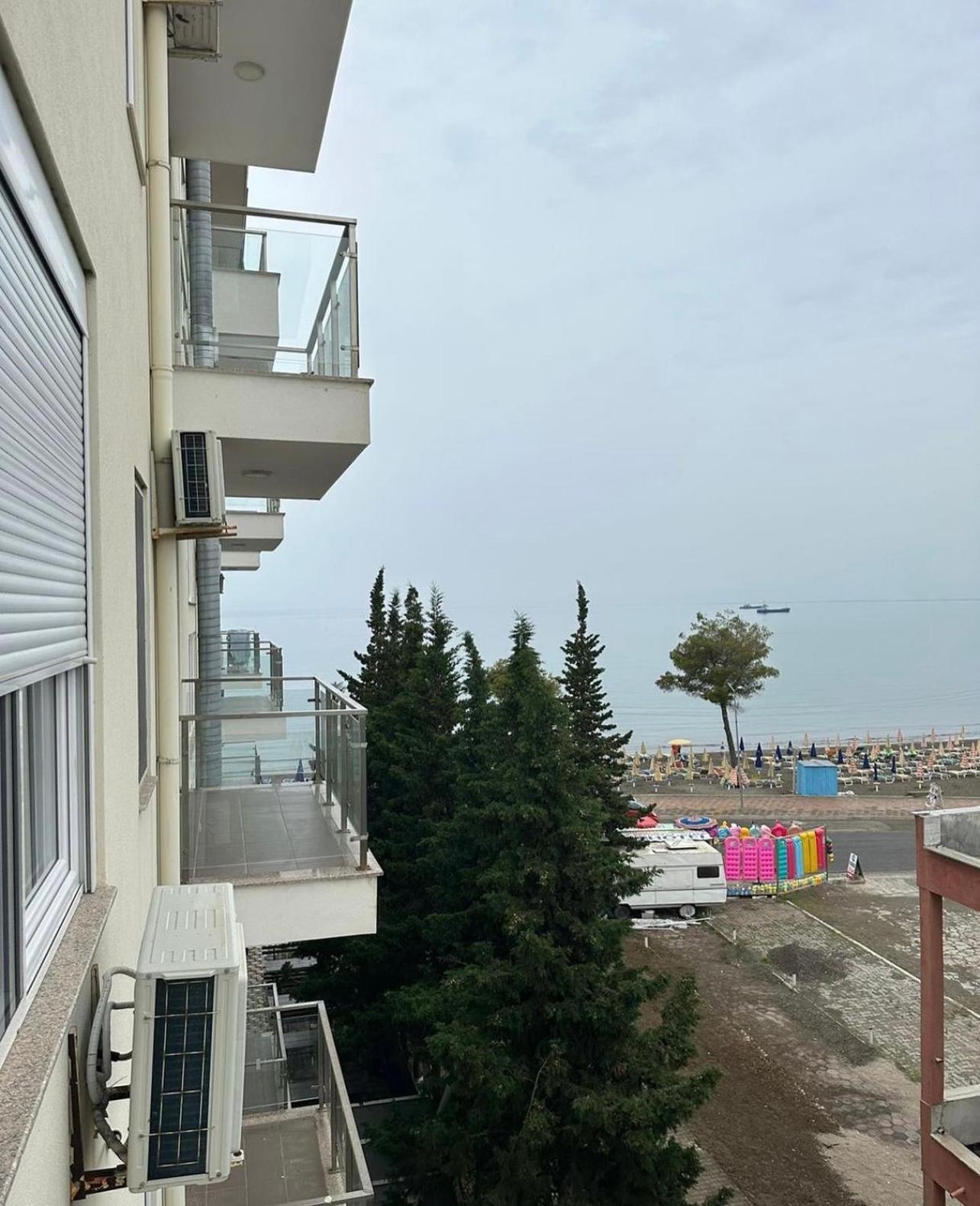 Deluxe Apartments With Balcony Shengjin Bagian luar foto