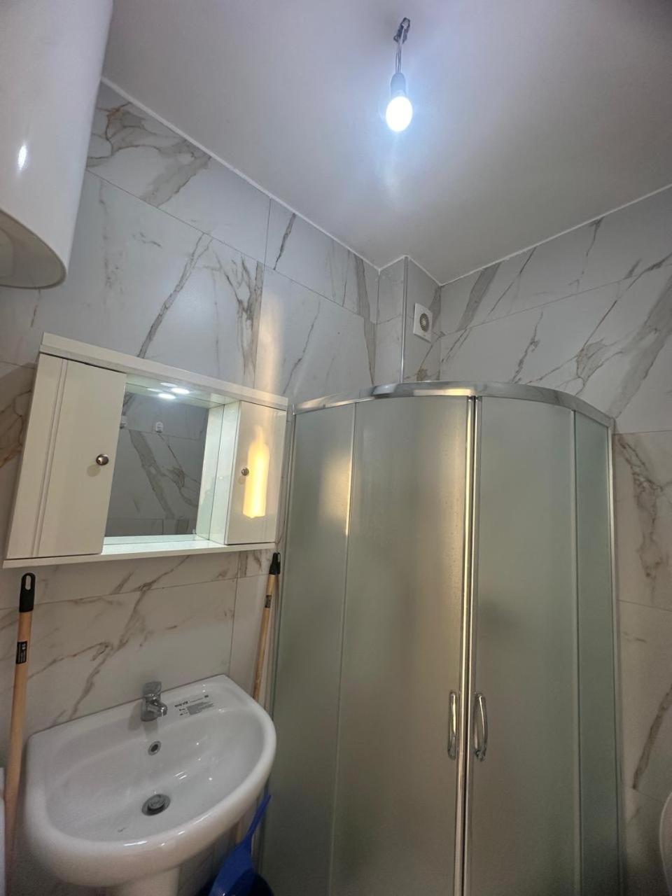Deluxe Apartments With Balcony Shengjin Bagian luar foto