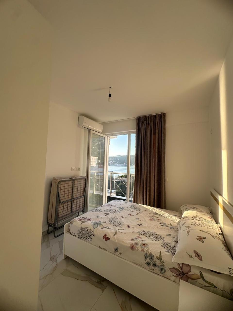 Deluxe Apartments With Balcony Shengjin Bagian luar foto
